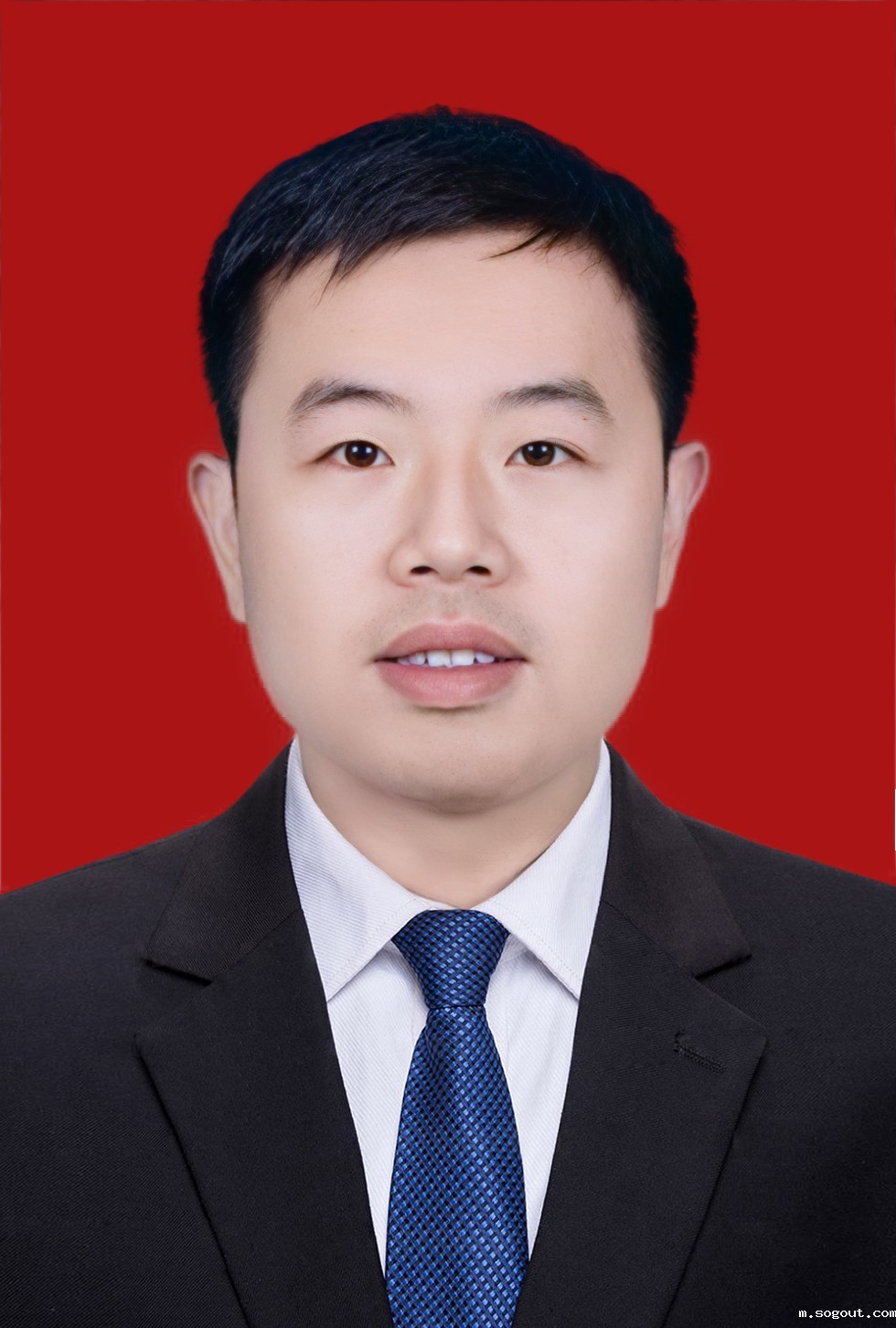 蹇卓轩局长红底寸照